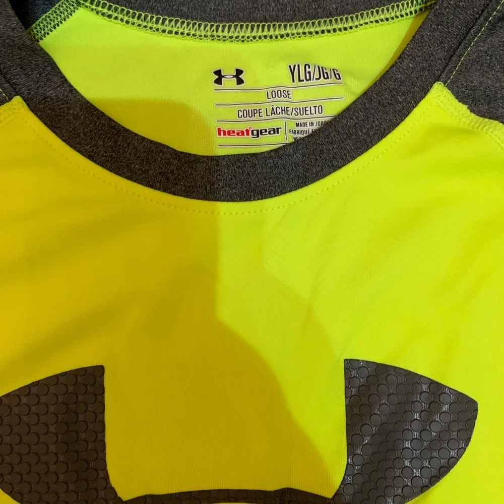 Under Armour Youth Top. - Picture 3 of 4